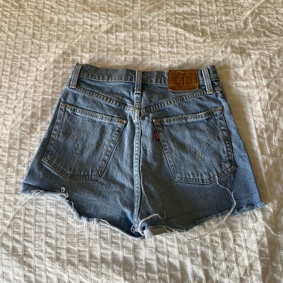 levi’s rib cage shorts - Picture 3 of 4
